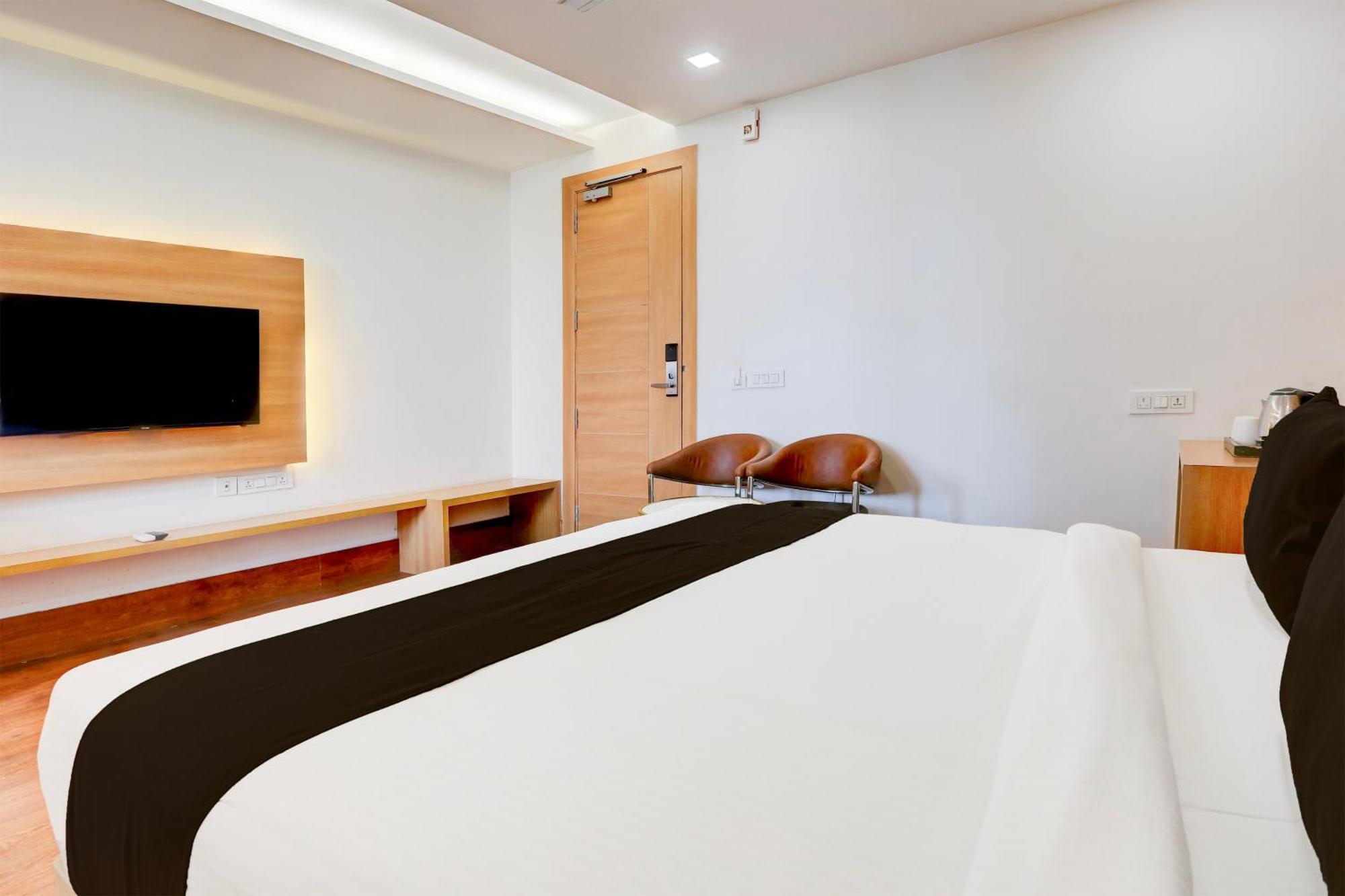 Palette Calista Premium Resort Samalkha 외부 사진