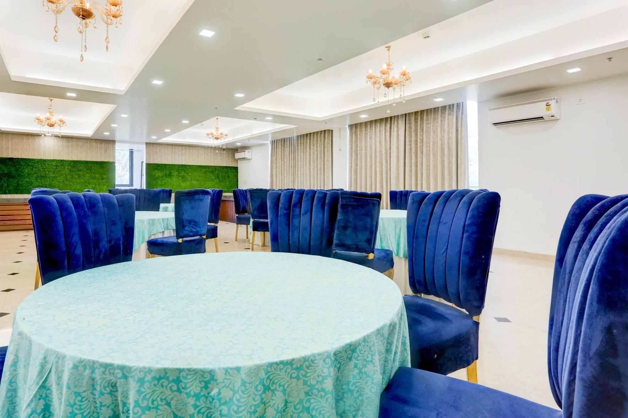 Palette Calista Premium Resort Samalkha 외부 사진