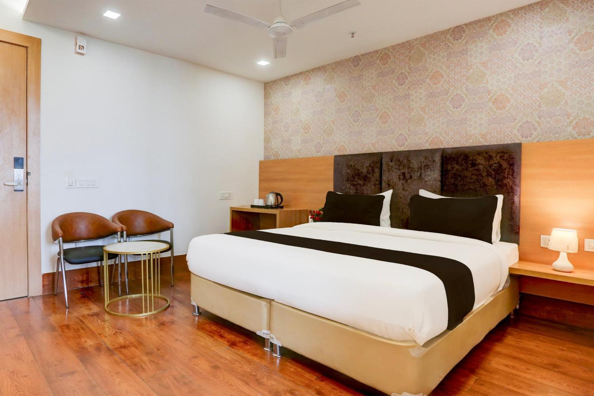 Palette Calista Premium Resort Samalkha 외부 사진