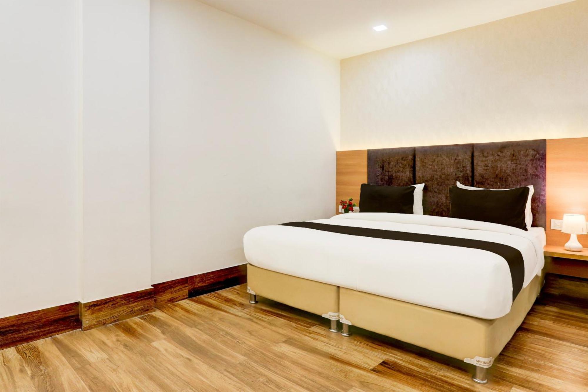 Palette Calista Premium Resort Samalkha 외부 사진