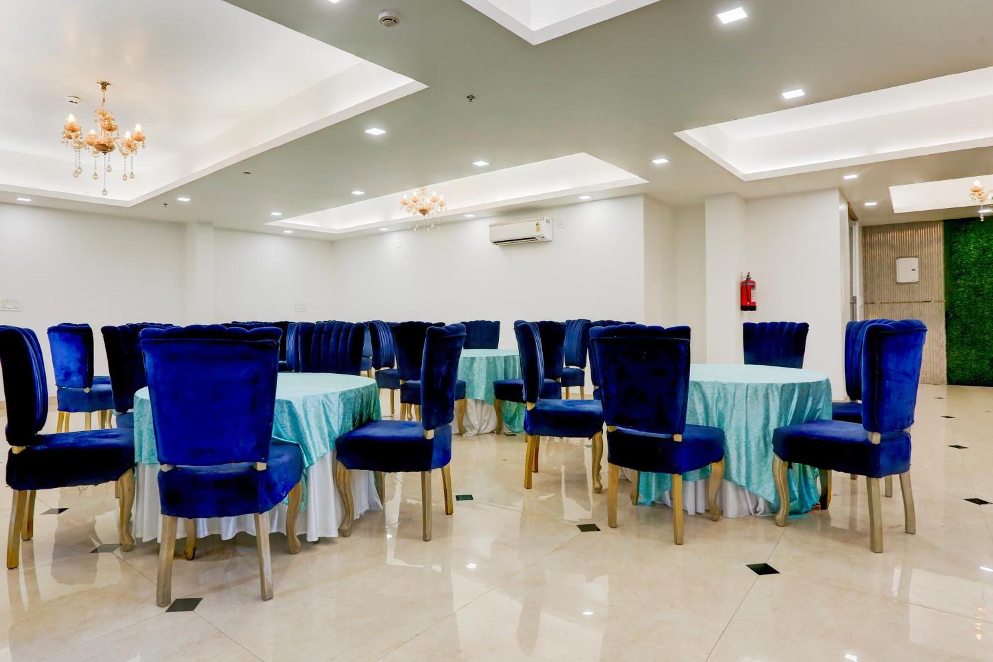 Palette Calista Premium Resort Samalkha 외부 사진