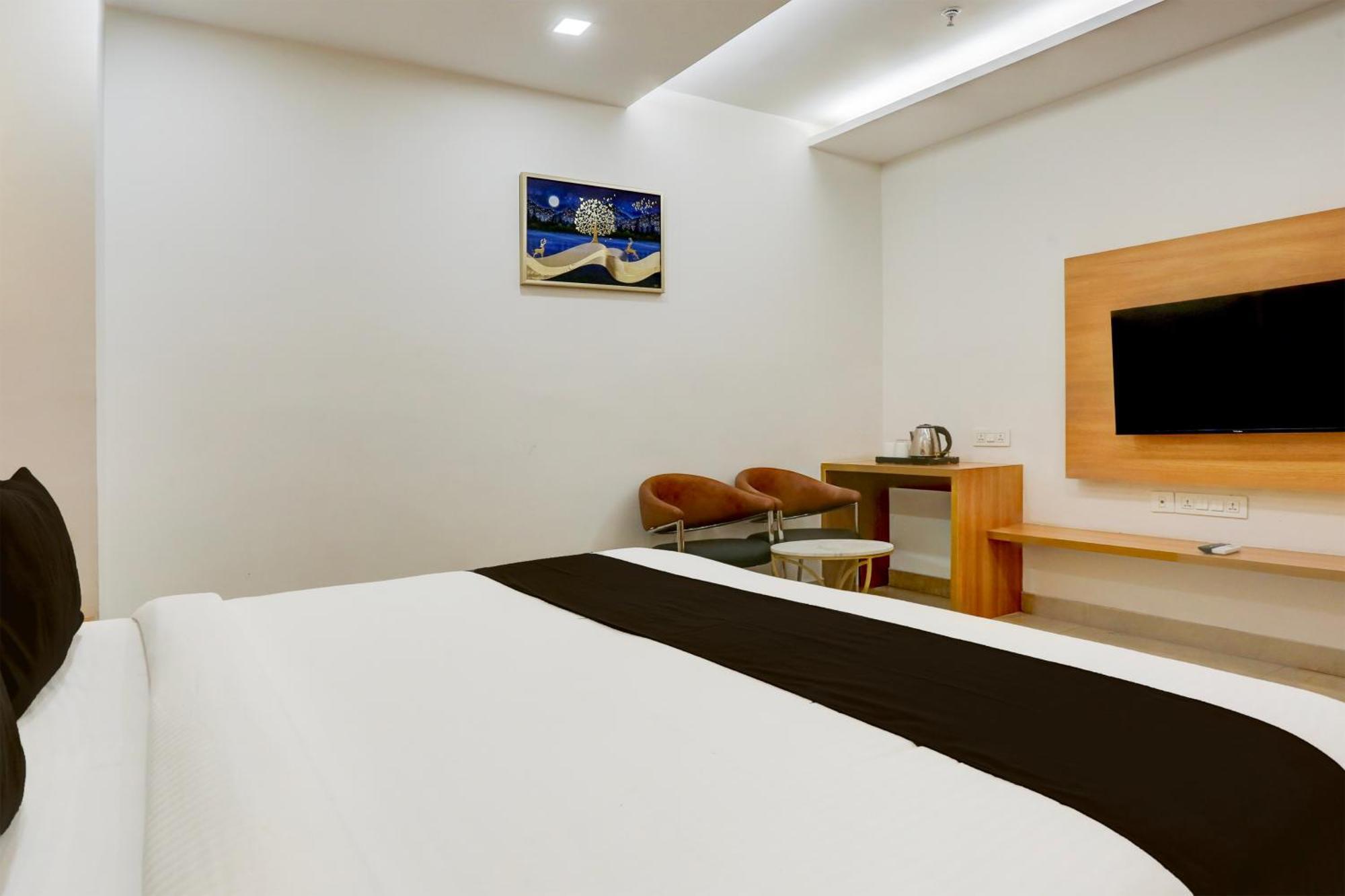 Palette Calista Premium Resort Samalkha 외부 사진